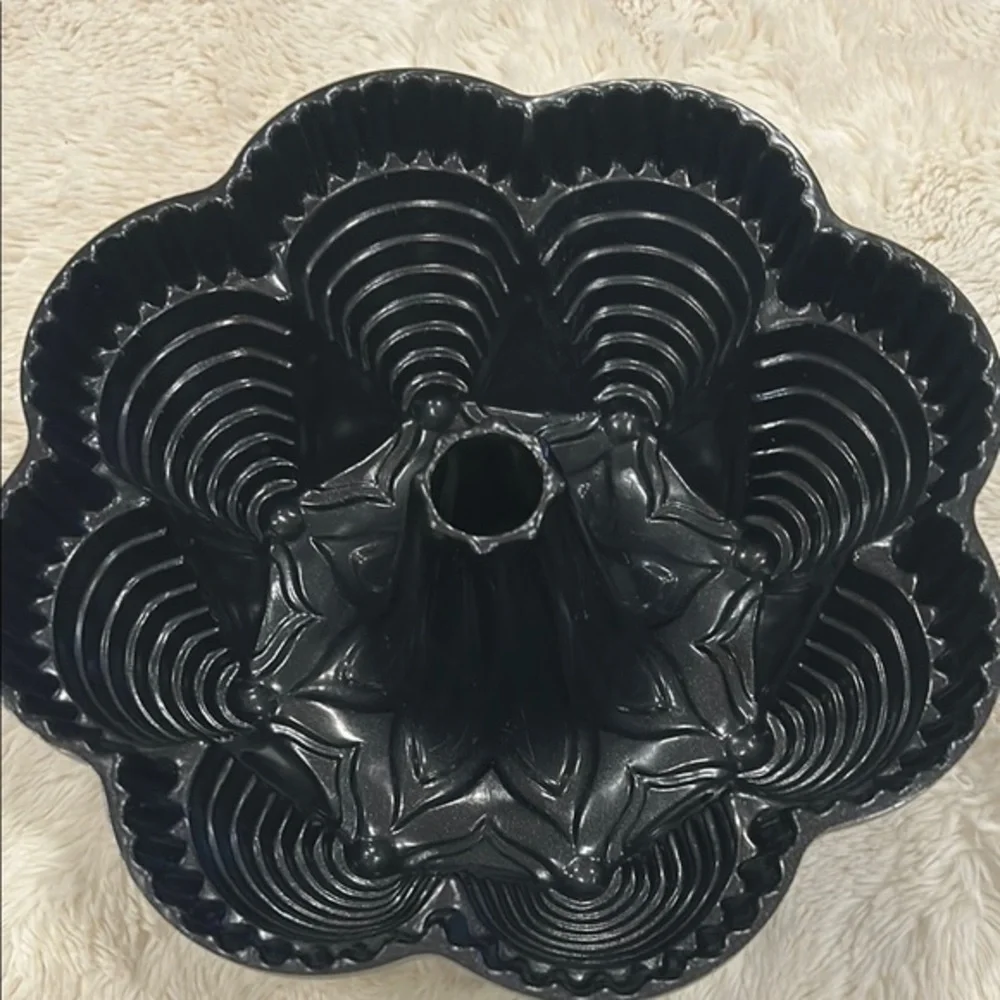 Vintage Nordic Ware Fiesta Party Pan…Black Fluted Bundt Cake Pan
